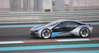 BMW presenta la supercar ibrida i8 ad Abu Dhabi: debutto ufficiale nel 2013