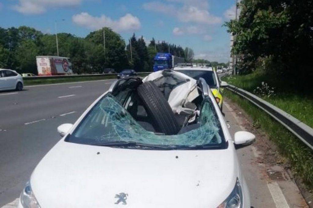 La persona più fortunata del mondo: sopravvive ad un incredibile incidente In autostrada