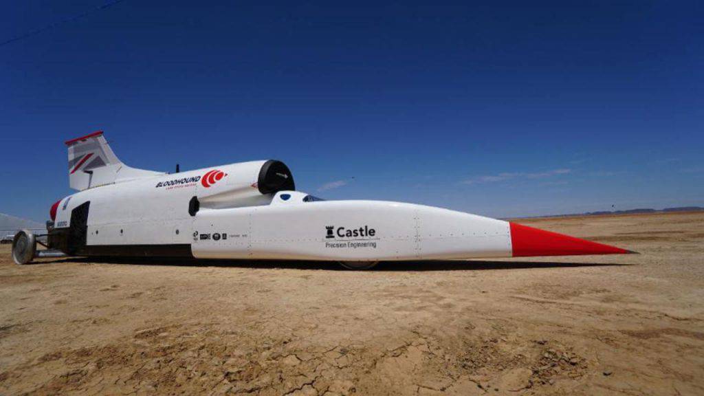 Il Bloodhound LSR supera gli 800 Km/h nei test per battere il record di velocità