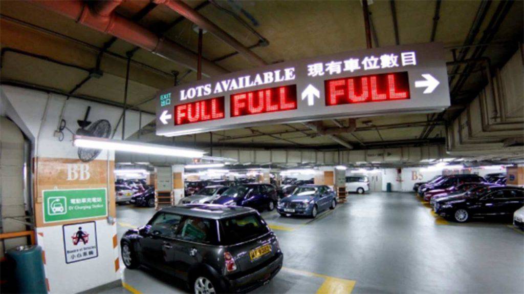 Hong Kong, un milione di euro per un parcheggio. Cifra record nella folle metropoli asiatica