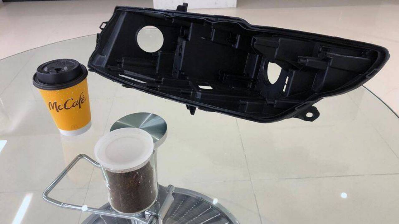 Pezzi di ricambio auto dal caffè 