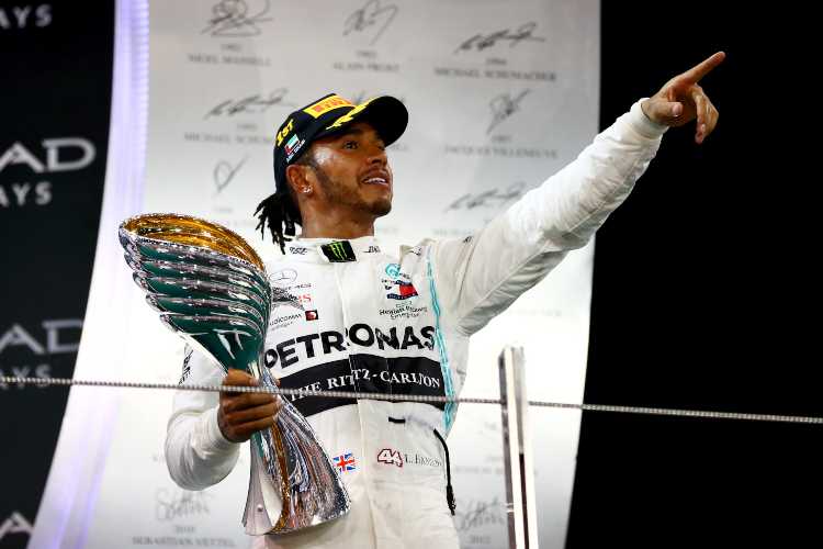 Hamilton contro gli interni in pelle