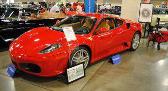 Chiede info per una Ferrari F430 e gli ridono in faccia, Lui se la compra senza patente