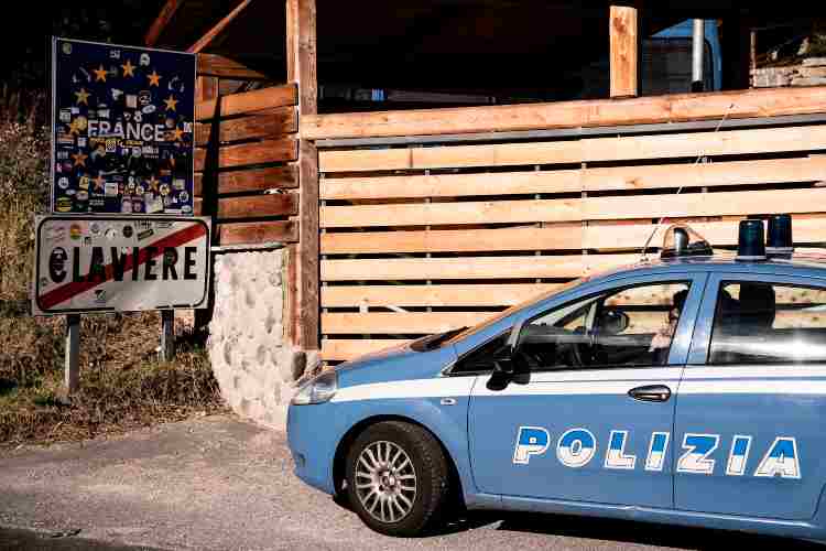 Scontro auto Polizia e Carabinieri