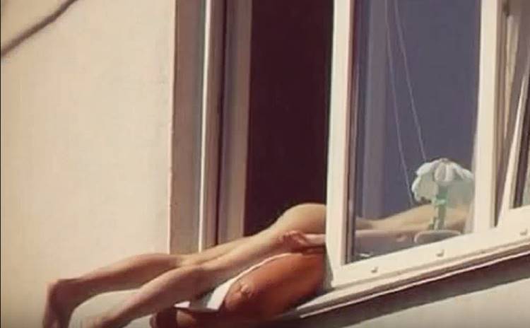 Nuda in finestra