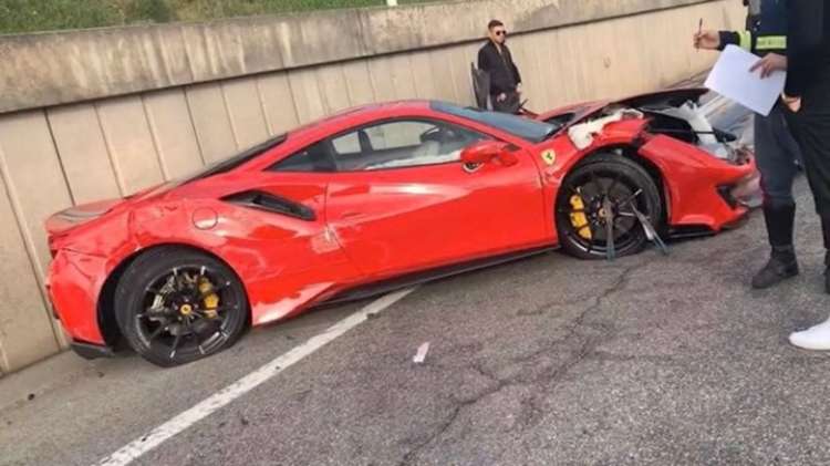 Ferrari distrutta
