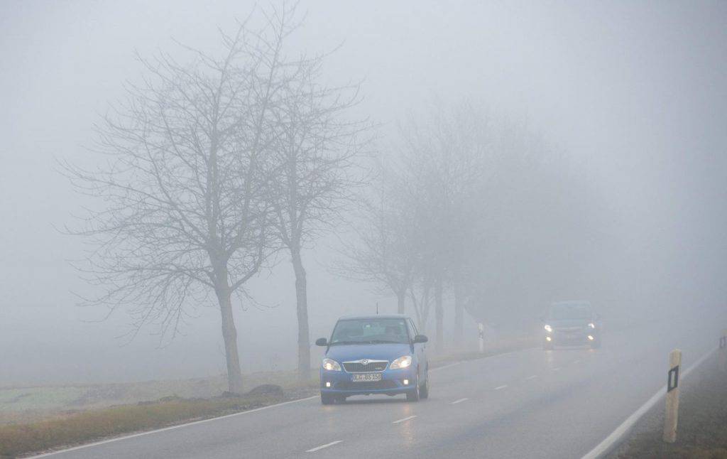 Guidare con la nebbia