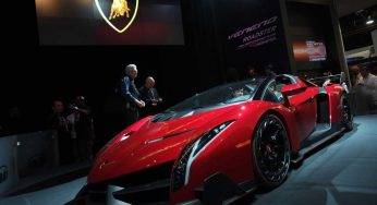 Londra, Lamborghini Veneno Roadster fa scoppiare il caos in centro (VIDEO)