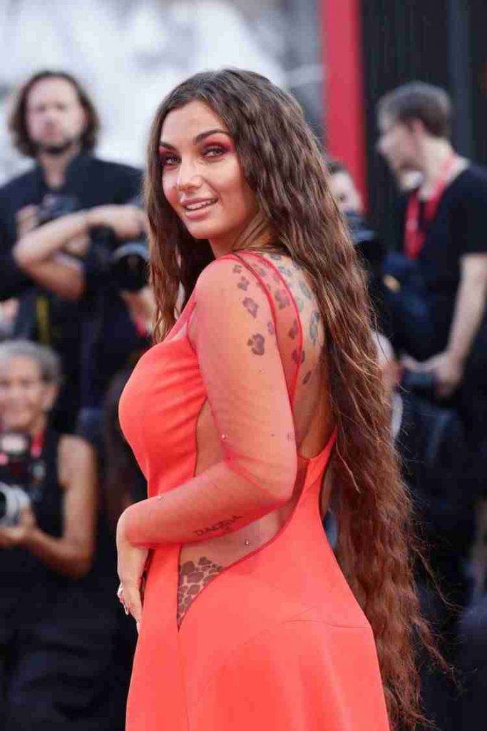 Ereditiere HOT Elettra la &quot;pupa&quot; dal patrimonio inestimabile!