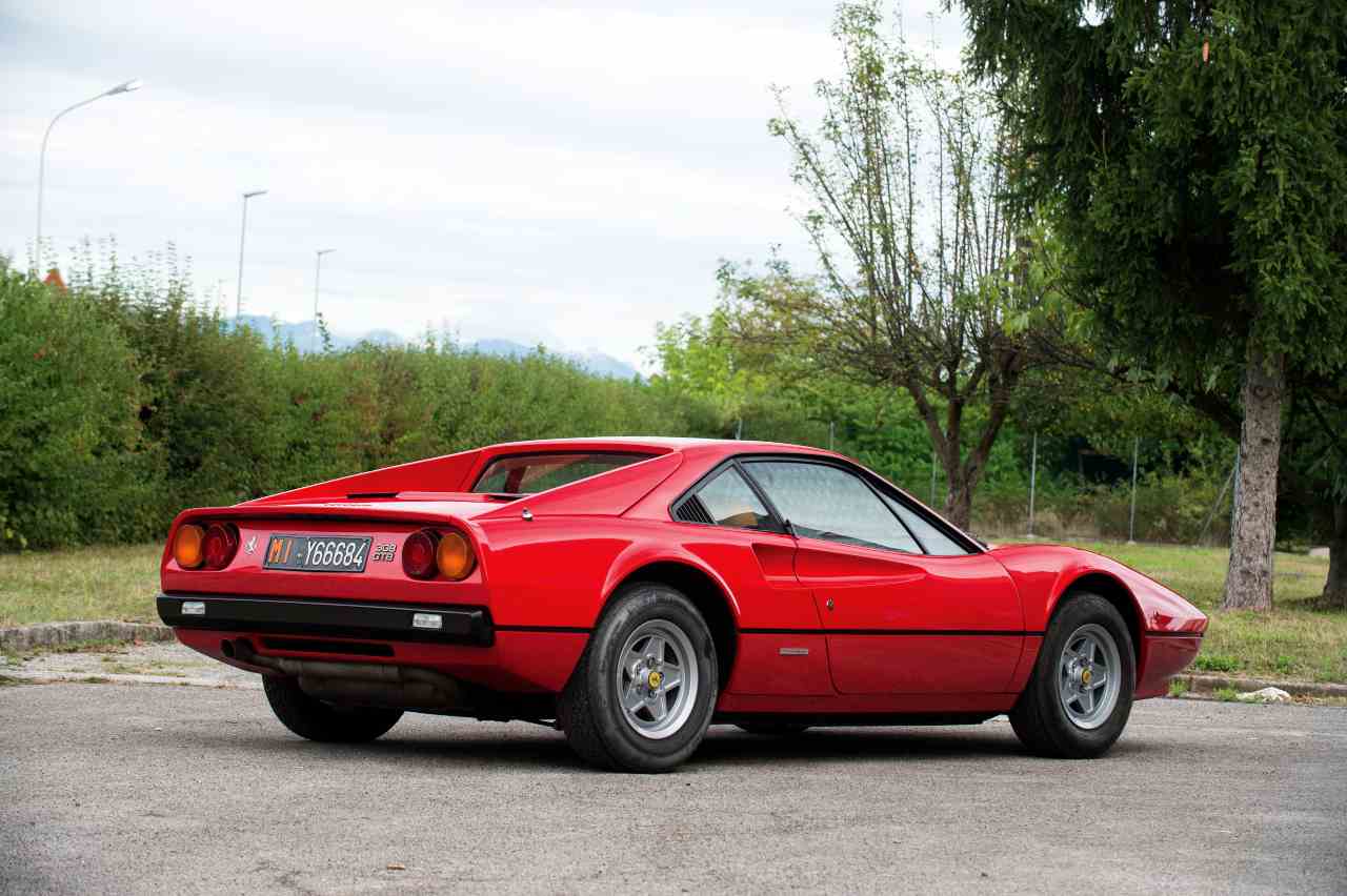 Ferrari 308 GTB vetroresina