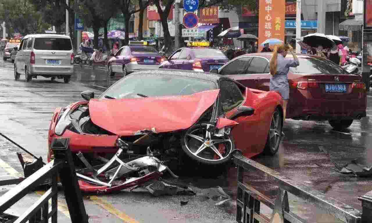 La Ferrari 458 dopo l'incidente