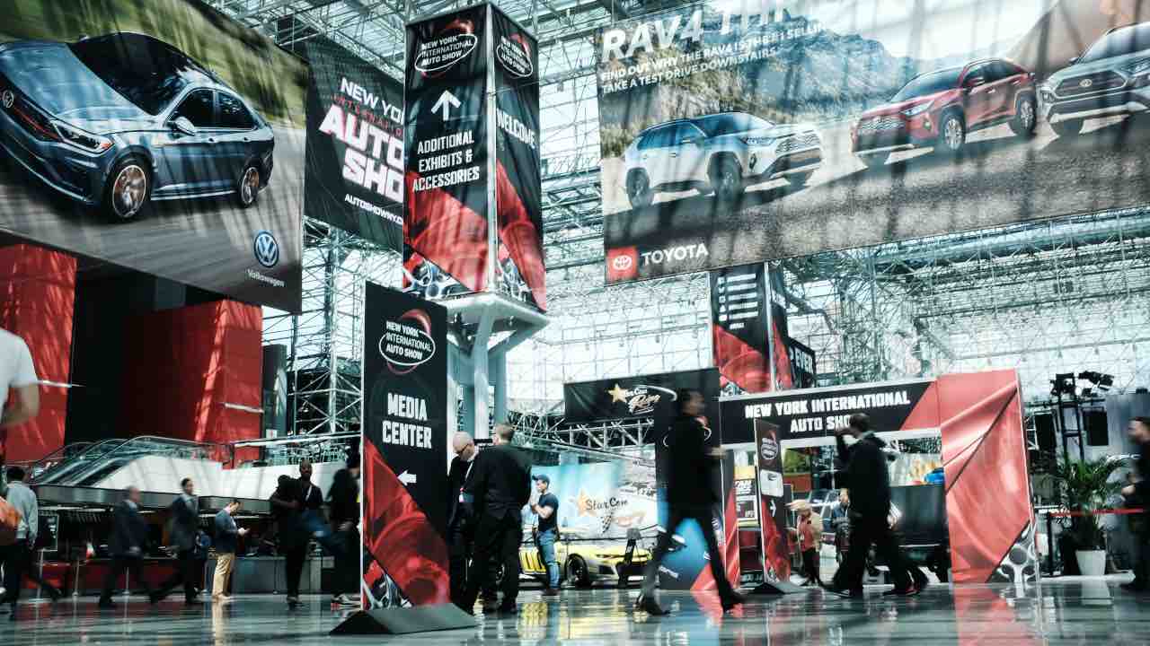 salone dell'auto new york rimandato agosto