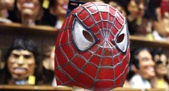 Coronavirus, Spiderman: l’avvocato che diventa supereroe per proteggersi