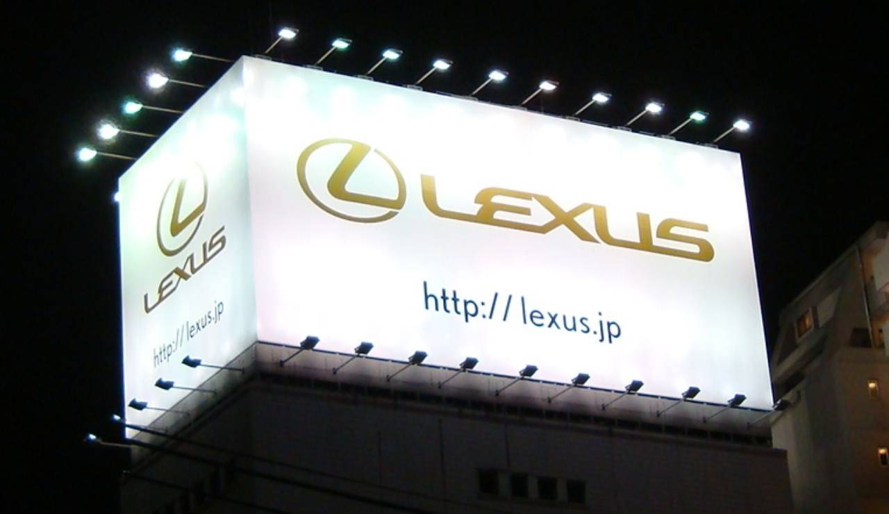 Lexus auto elettriche