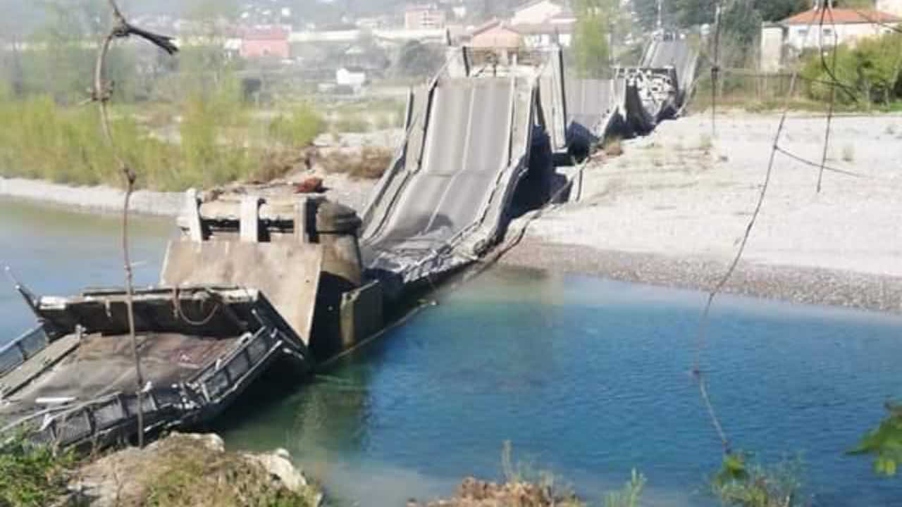 crollo ponte Santo Stefano Magra Albiano