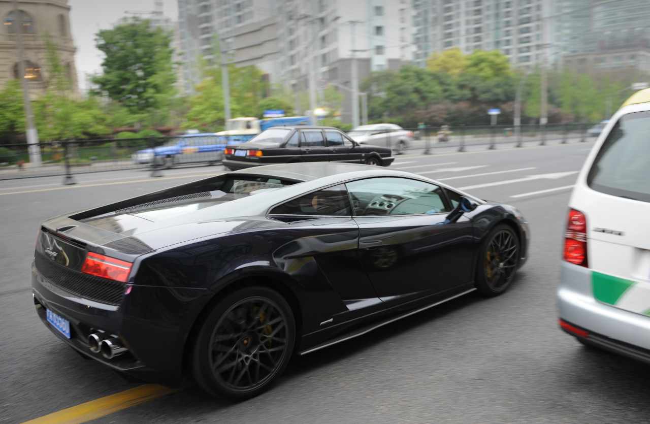 Lamborghini sfreccia per ritirare il test