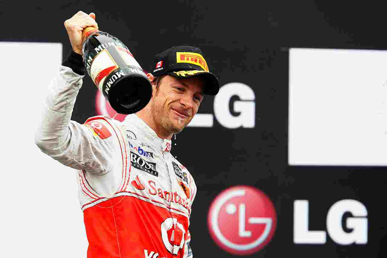 Formula 1, GP Canada 2011: l'impresa di Button sotto il diluvio - VIDEO