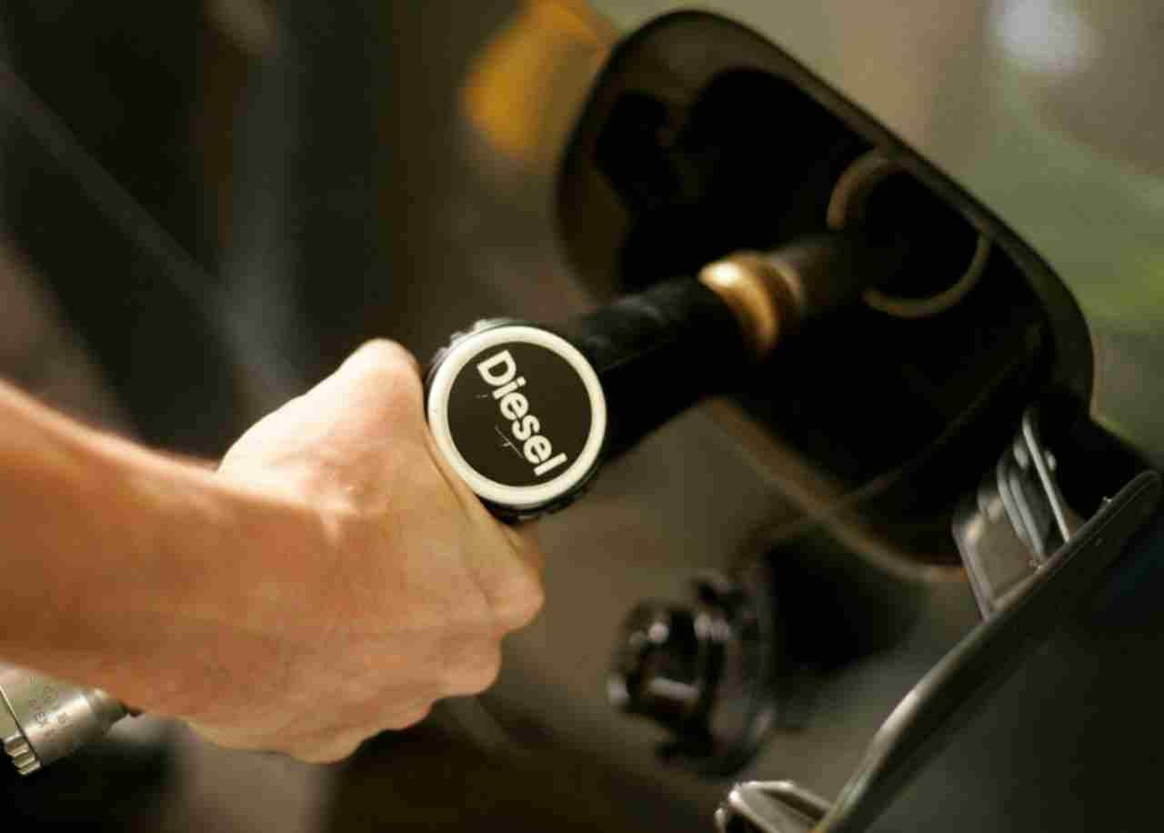 I motori diesel inquinano meno dei benzina: lo studio Quattroruote (foto Getty)