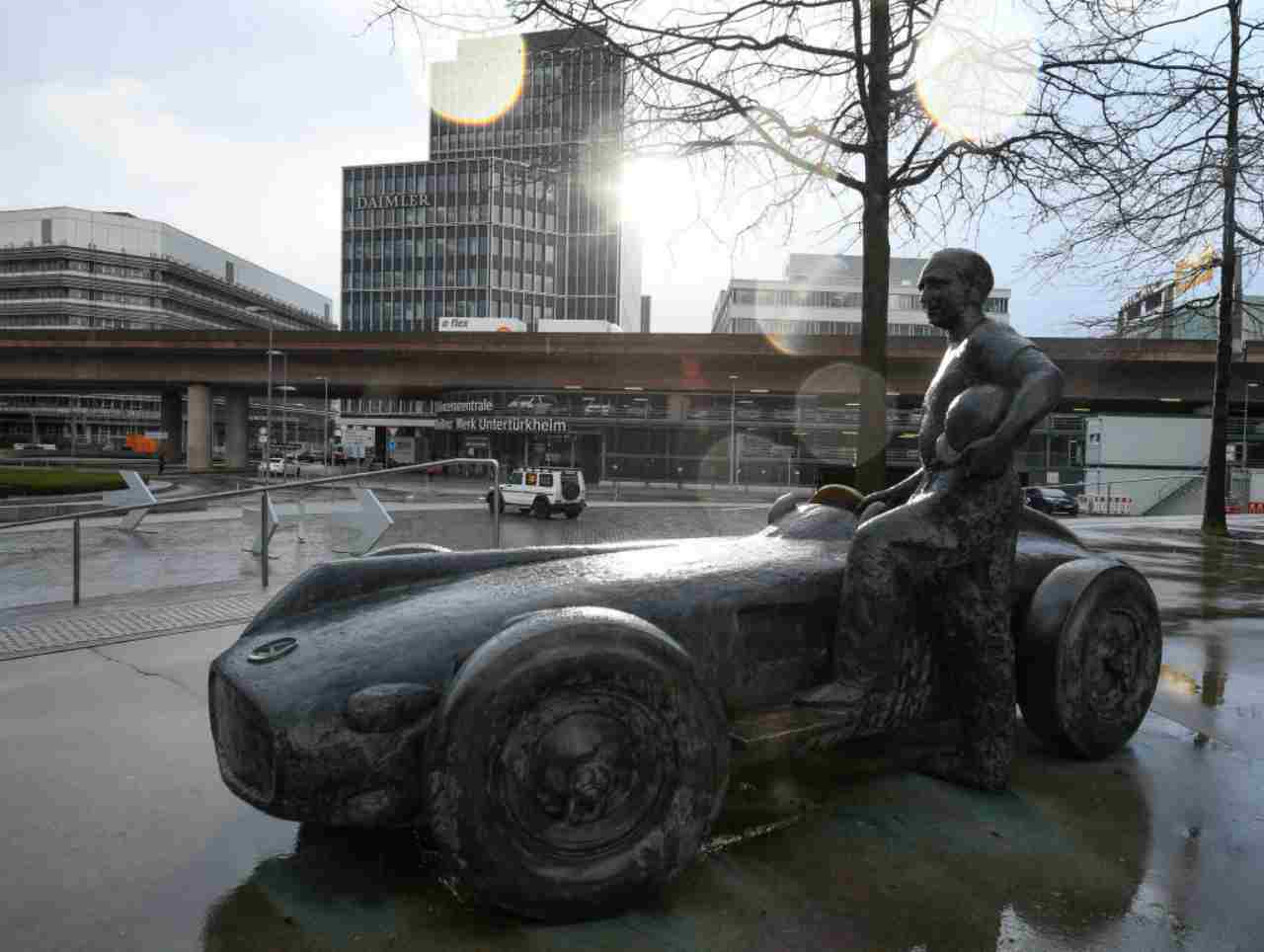 Una statua dedicata a Juan Manuel Fangio