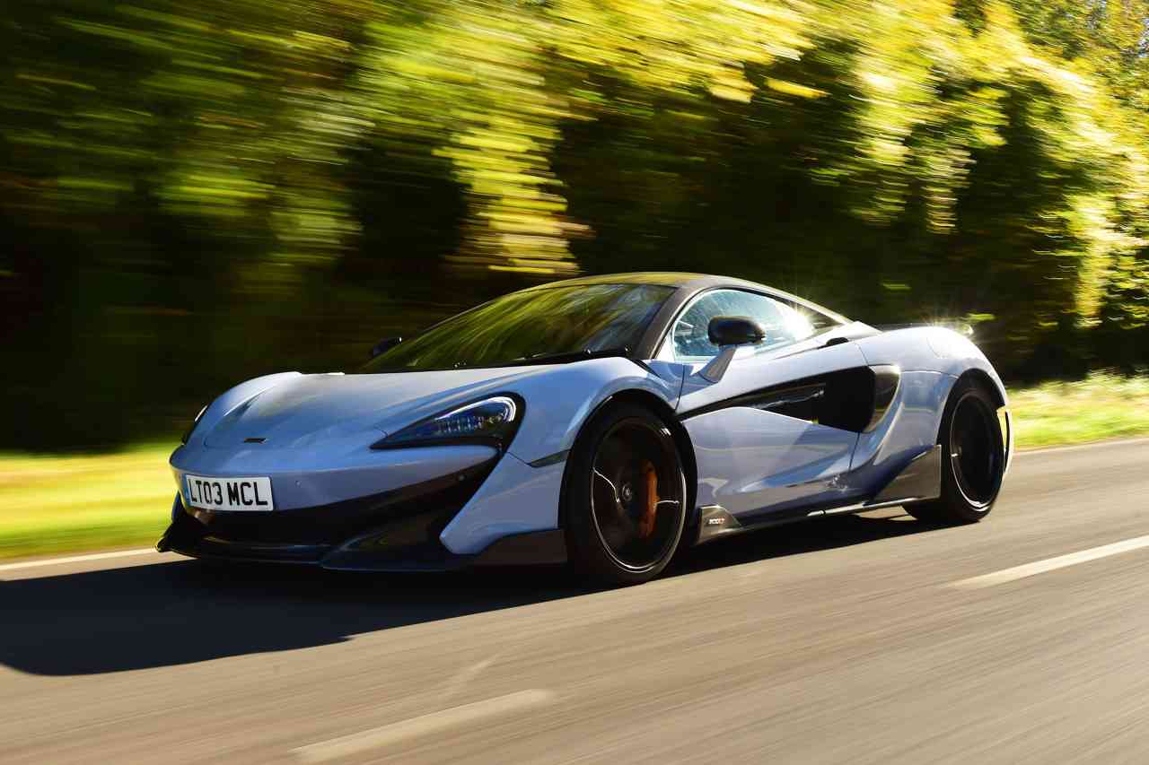 McLaren 600 LT, fiamme dagl scarichi 