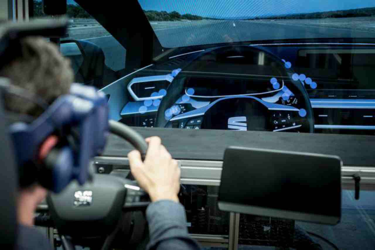Seat Leon, la prima prova su strada con la realtà virtuale
