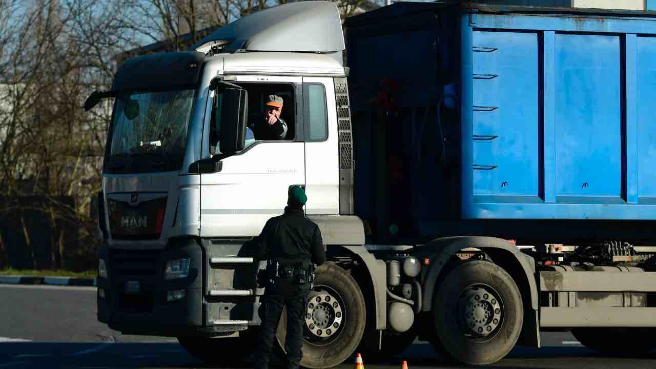 camion autotrasporti unrae