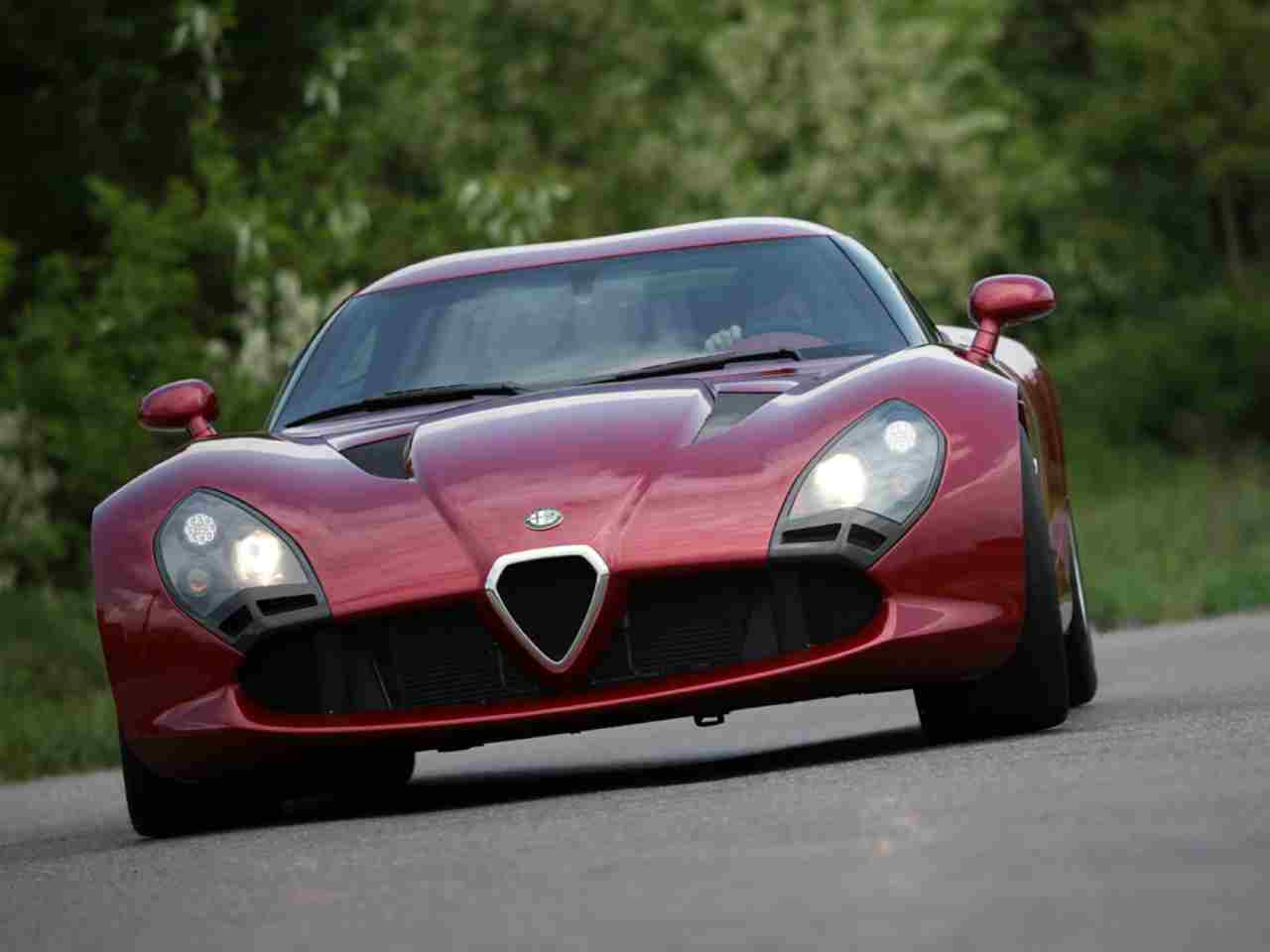 Alfa Romeo TZ3 Stradale, all'asta uno dei nove esemplari: prezzo e caratteristiche