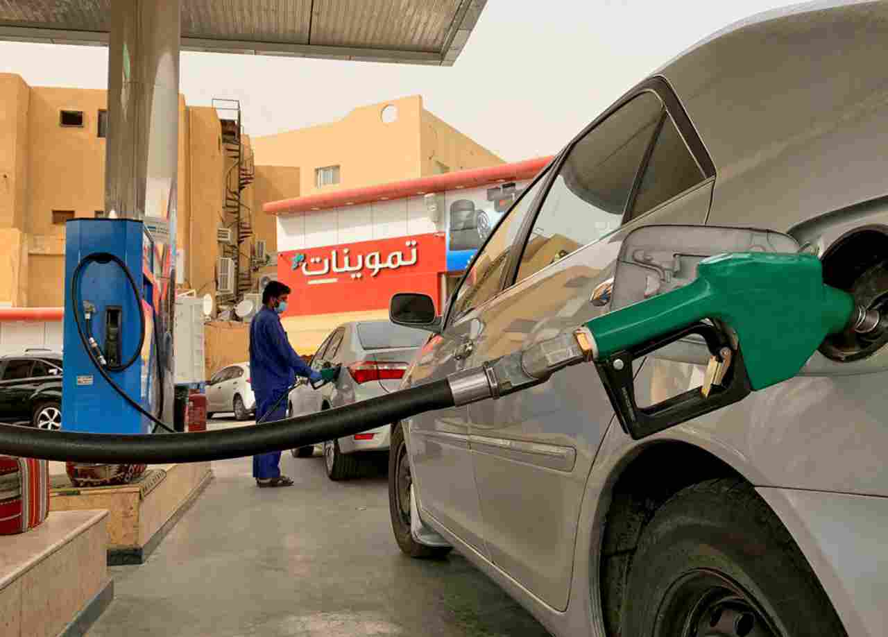 Petrolio crolla ai minimi, il piano dell'Arabia Saudita per contenere la crisi