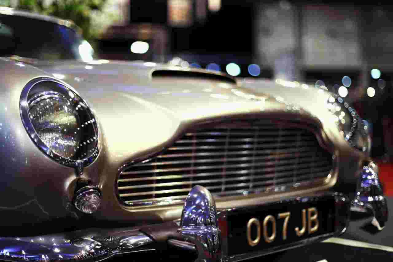 Aston Martin DB5, arriva l'auto di James Bond in 25 esclusivi esemplari