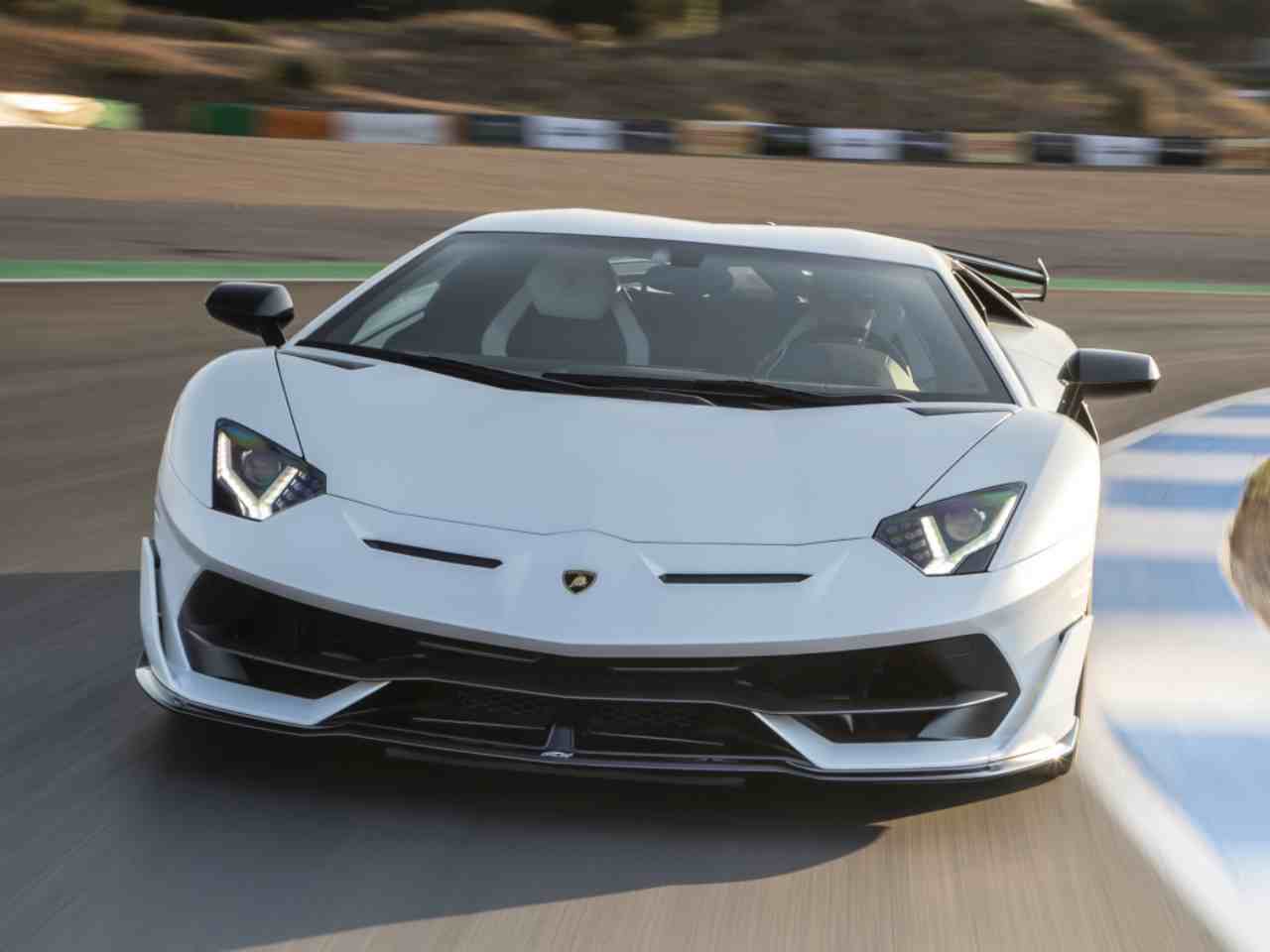 Lamborghini Aventador SVJ, il suono del futuro: il motore canta in 8D