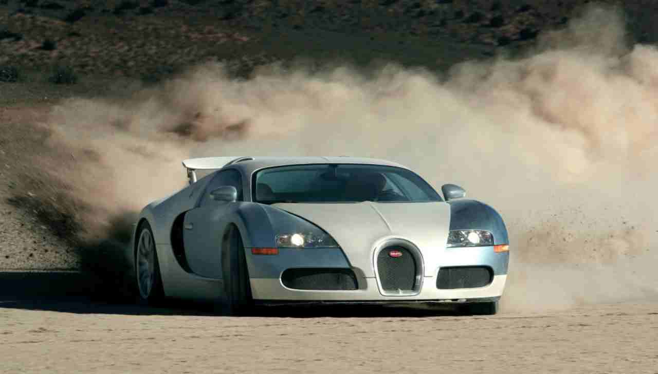 Bugatti, miliardario svela: "Perché ne ho comprate tre" - VIDEO