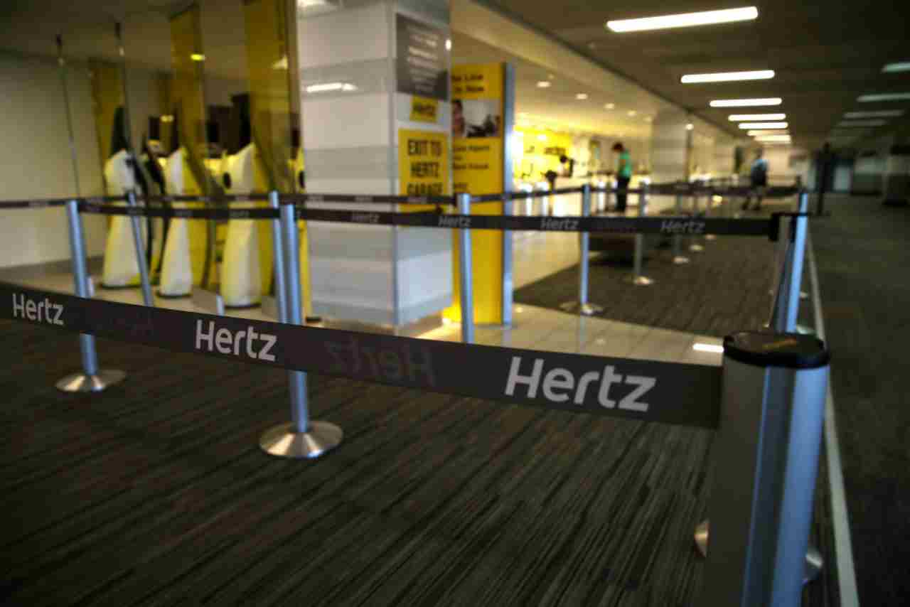 Hertz a un passo dal fallimento: l'allarme del Wall Street Journal