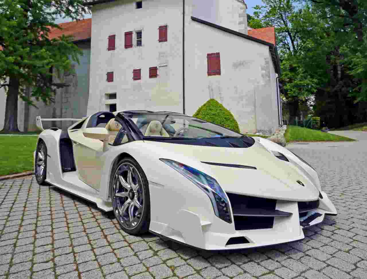 Lamborghini Veneno Roadster, lusso e velocità