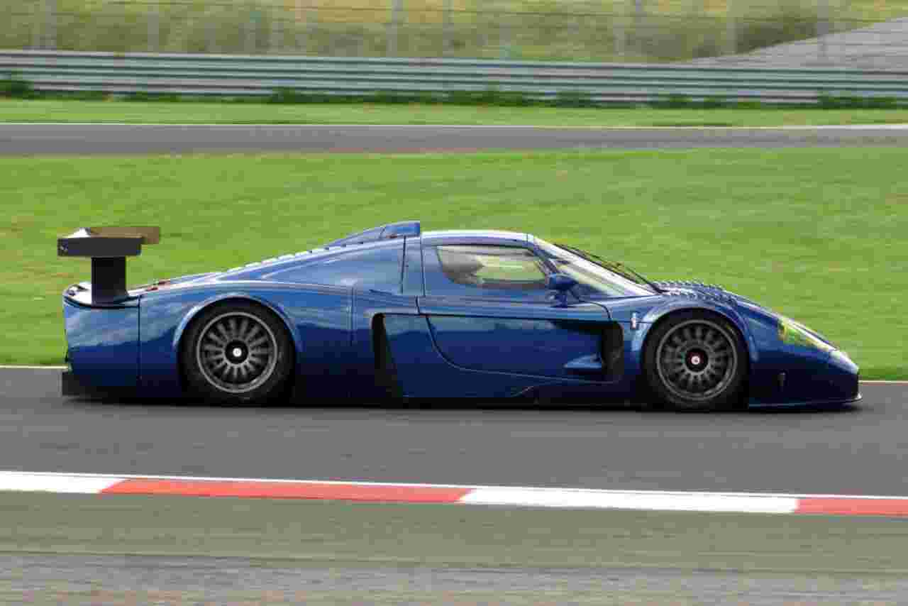 Neymar garage supercar Maserati MC12 (foto Wheelsage(