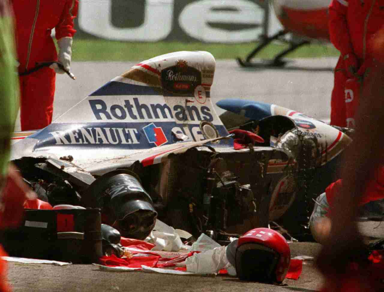 L'incidente che ha provocato la morte di Senna a Imola nel 1994