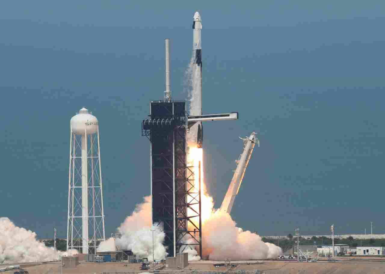 SpaceX, lancio da Cape Canaveral: il video con countdown e partenza