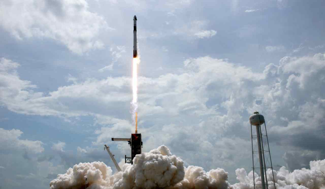 SpaceX, storico aggancio alla Stazione Spaziale Internazionale - VIDEO