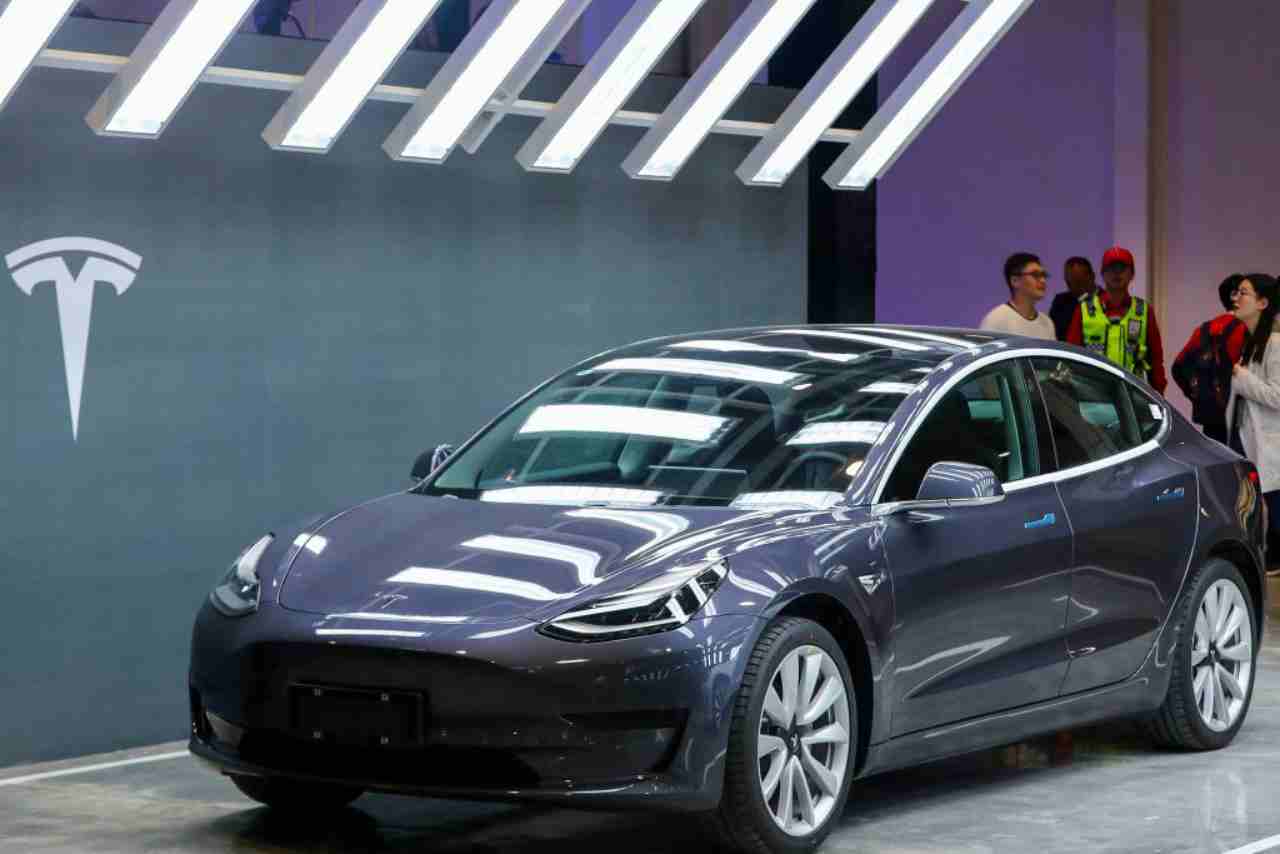 Tesla Model 3, la più venduta in California: Forbes spiega perché