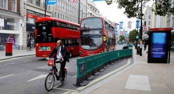 Londra, folle inseguimento nell’area pedonale: in moto a 160 km/h
