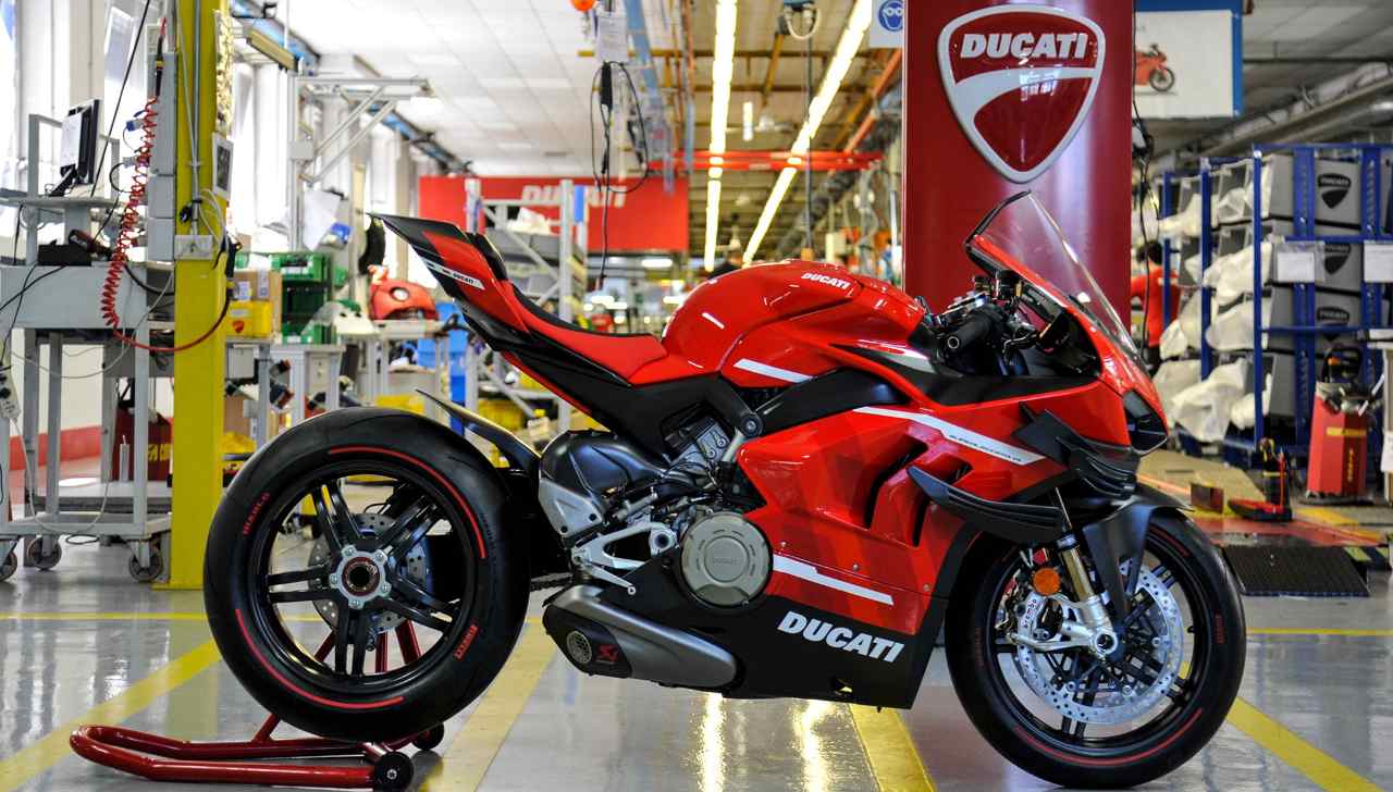 Ducati superleggera V4