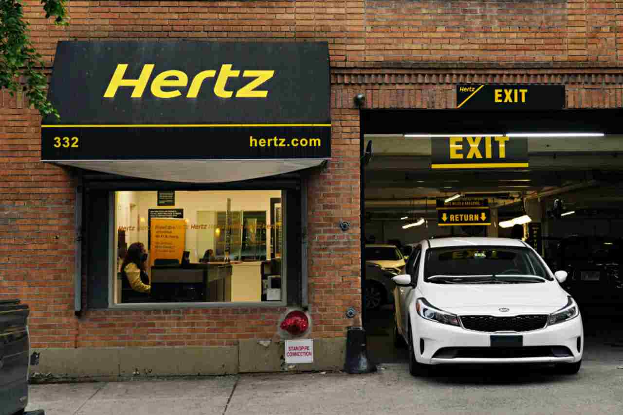 Hertz, inizia la "svendita" di auto usate: le offerte sul sito negli USA