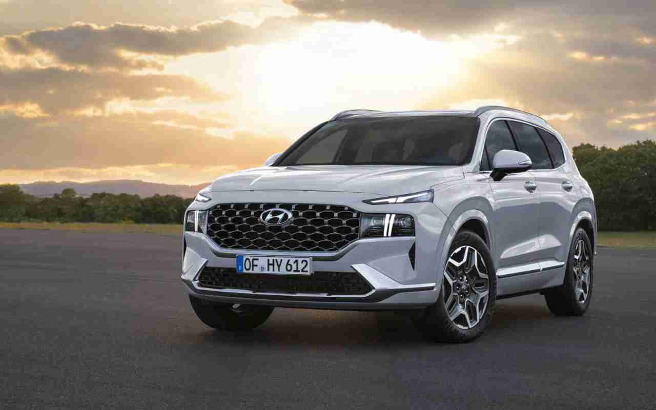 Hyundai Santa Fe, più di un restyling: design, motori, data di uscita