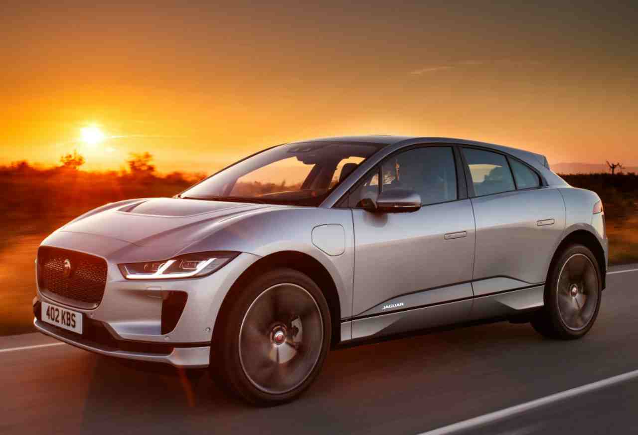 Auto Elettriche, Jaguar sperimenta ricarica wireless: il progetto con I-Pace