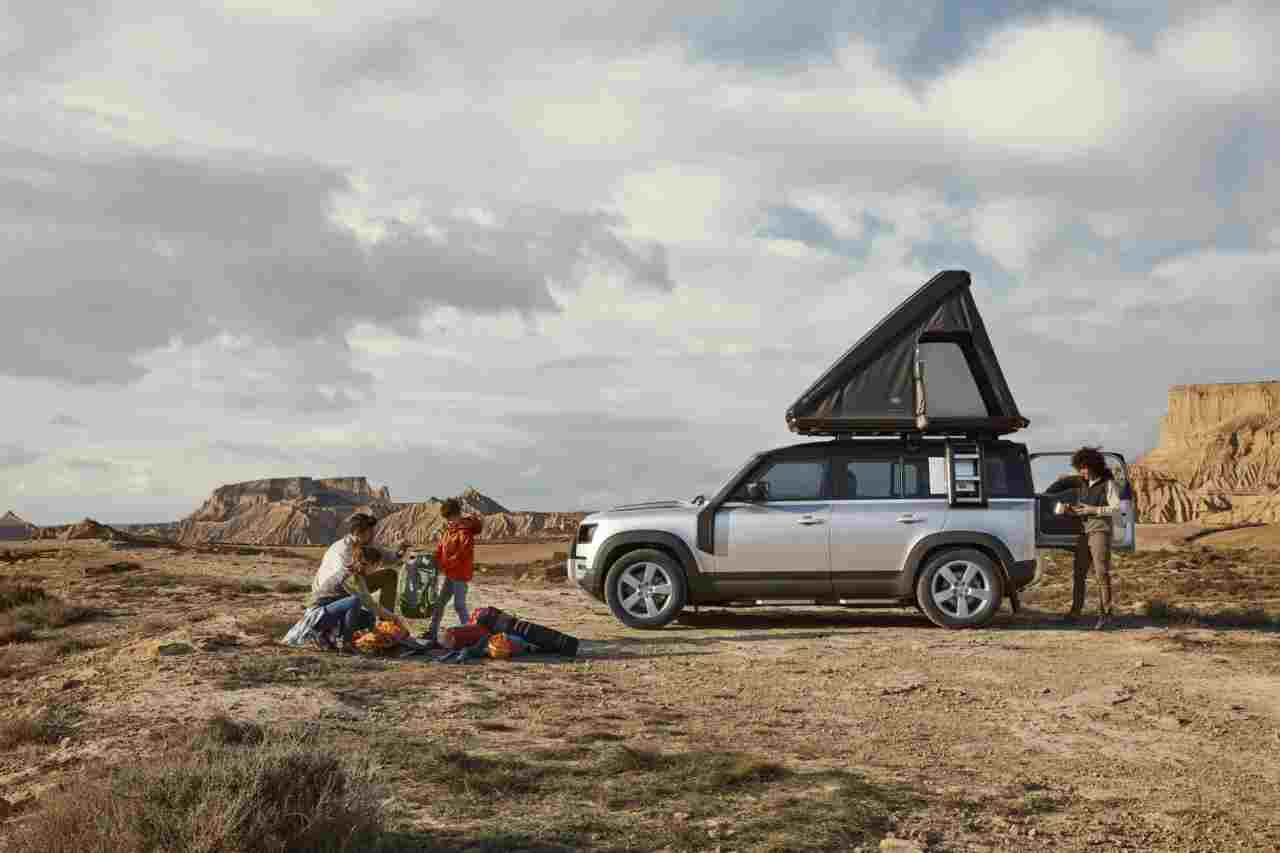 Land Rover Defender, il tetto tenda per una casa su ruote