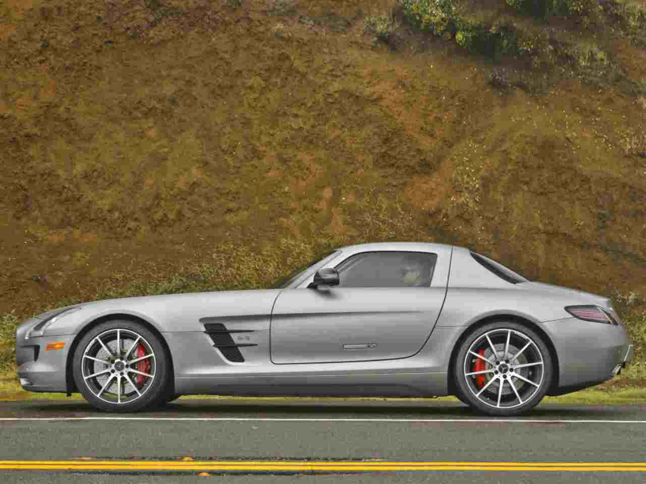 Mercedes-Benz SLS