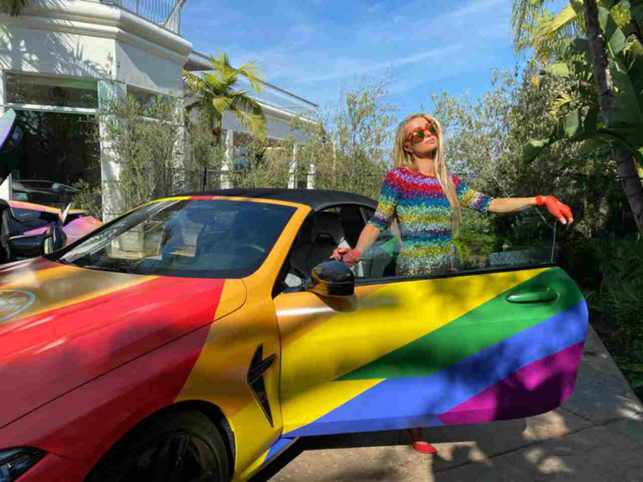 La BMW Arcobaleno di Paris Hilton