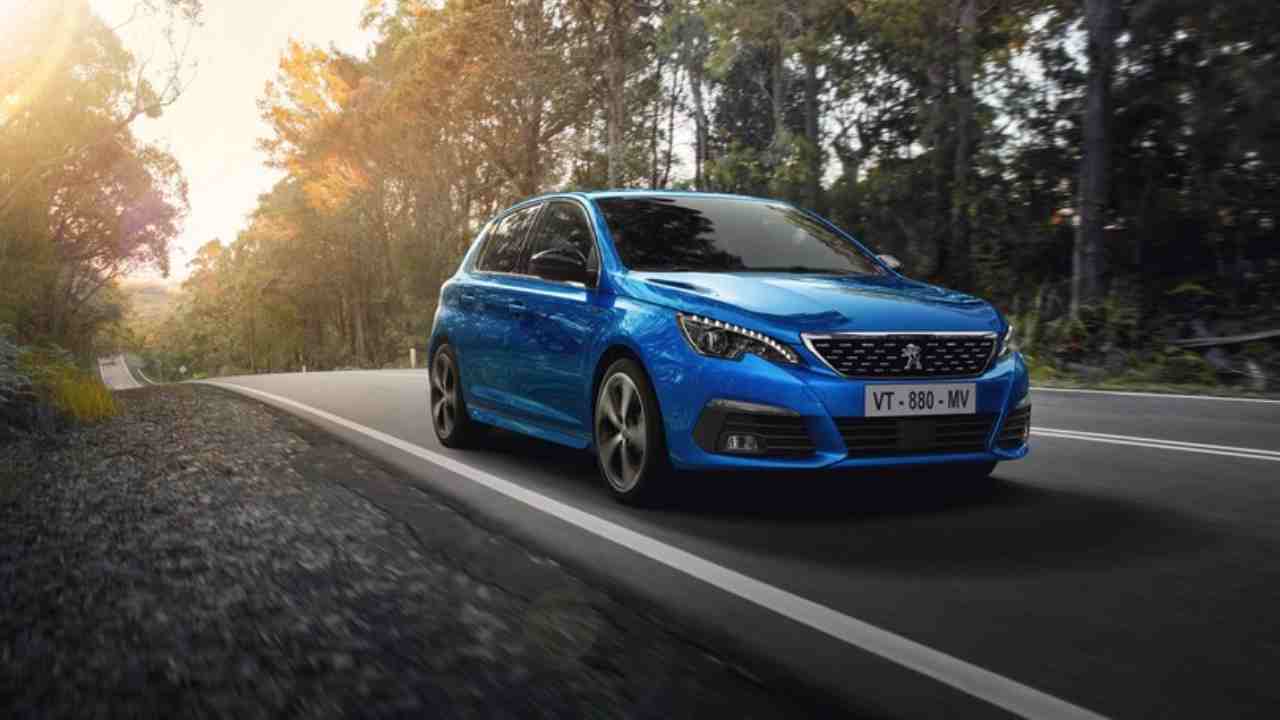 Peugeot 308, ecco la My2020: colore Blu Vertigo e novità nell'abitacolo