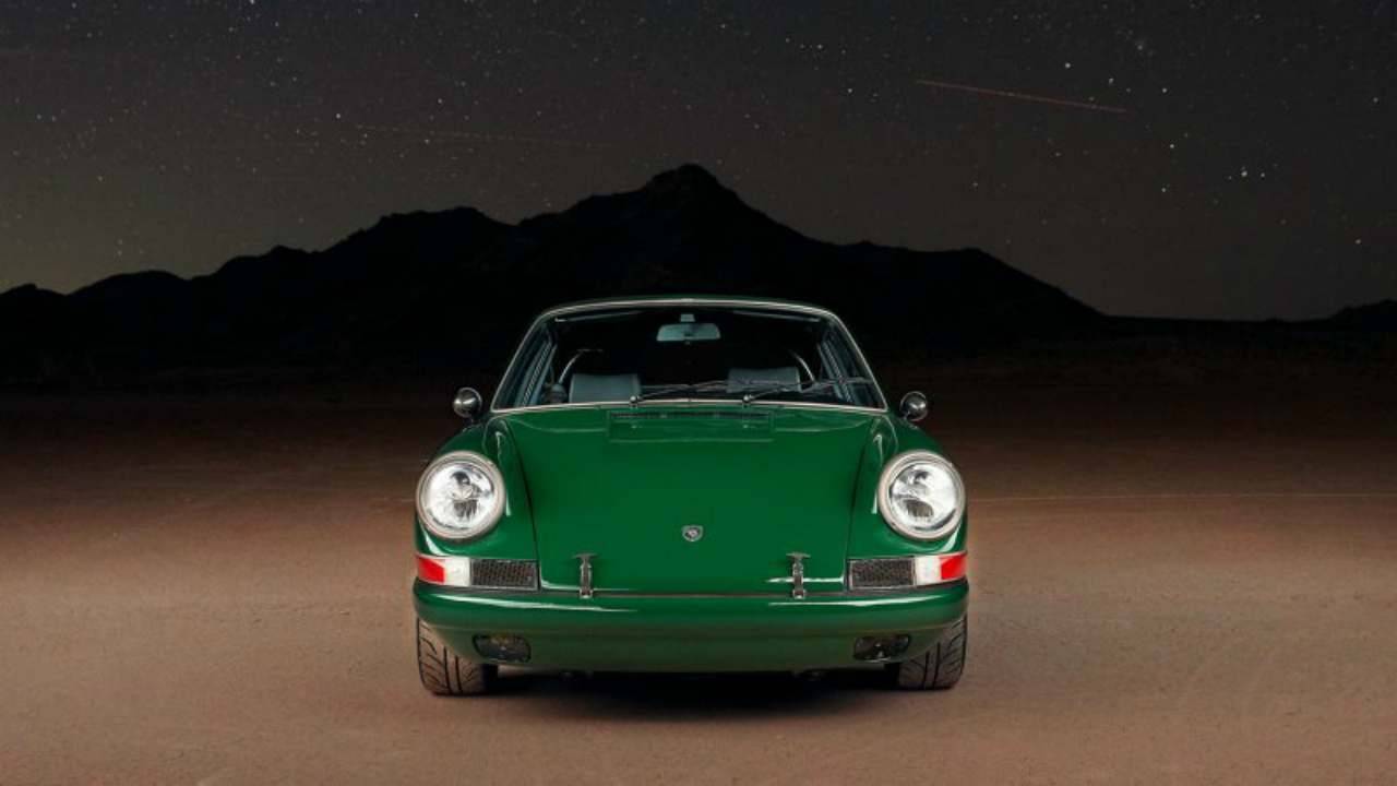 Porsche 911 con motore Tesla: il bizzarro premio di un concorso USA