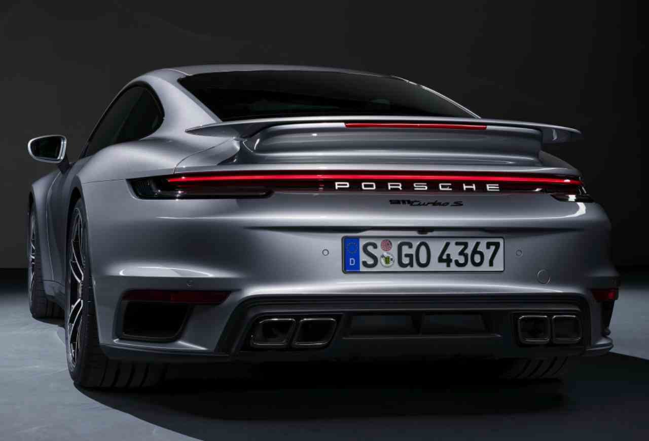 Porsche 911 Turbo S, l'impressionante test al Sachsenring - Video