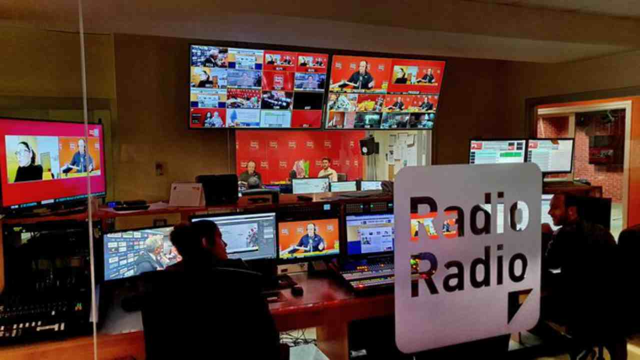 Radio Radio, chiuso il canale Youtube: accusa grave, la difesa dell'editore